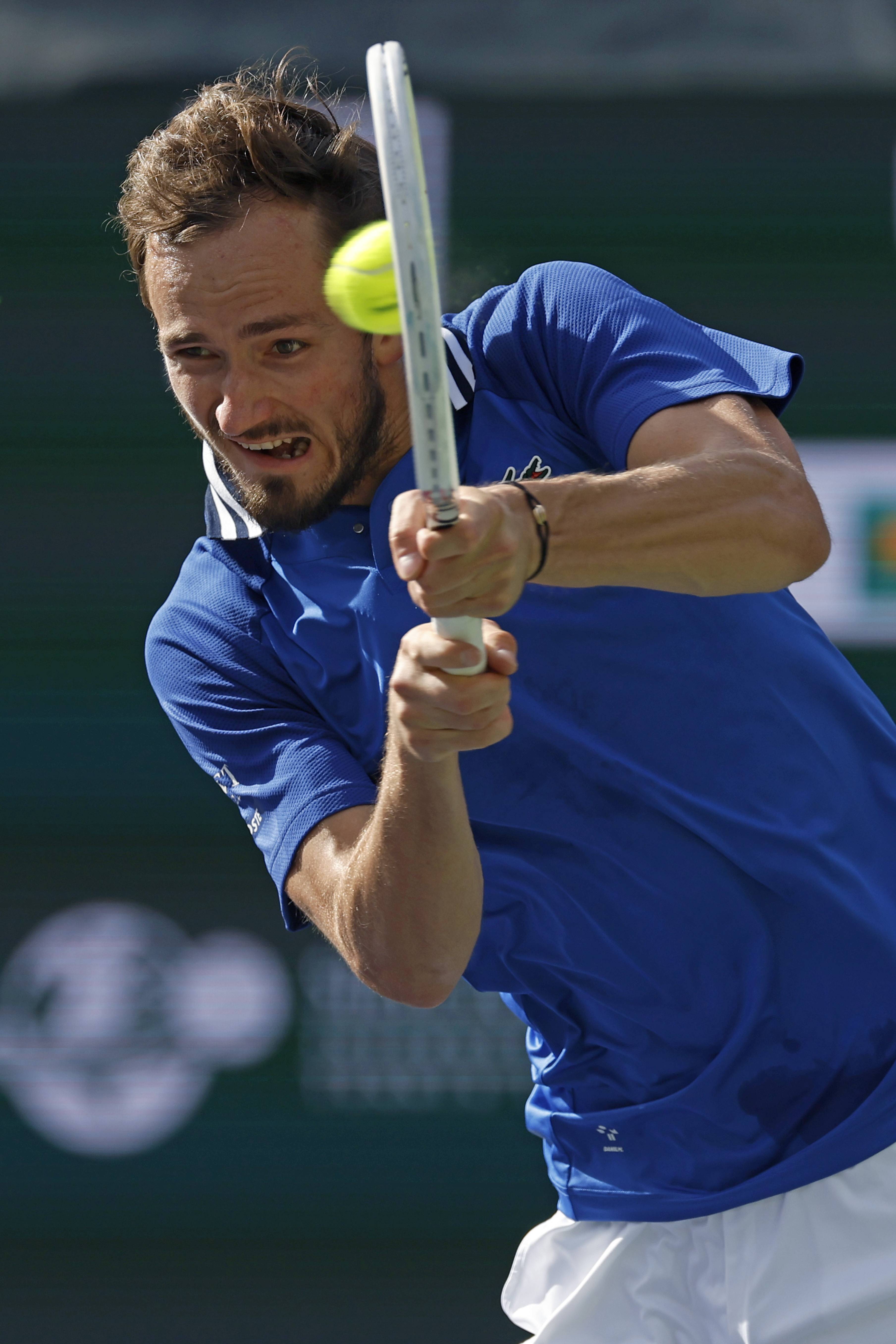 包含意大利网球队横扫德国网球队，梅德韦杰夫惊艳世界的词条