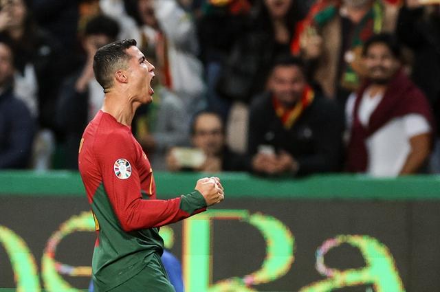 关于葡萄牙豪取三连胜，领跑小组积分榜的信息