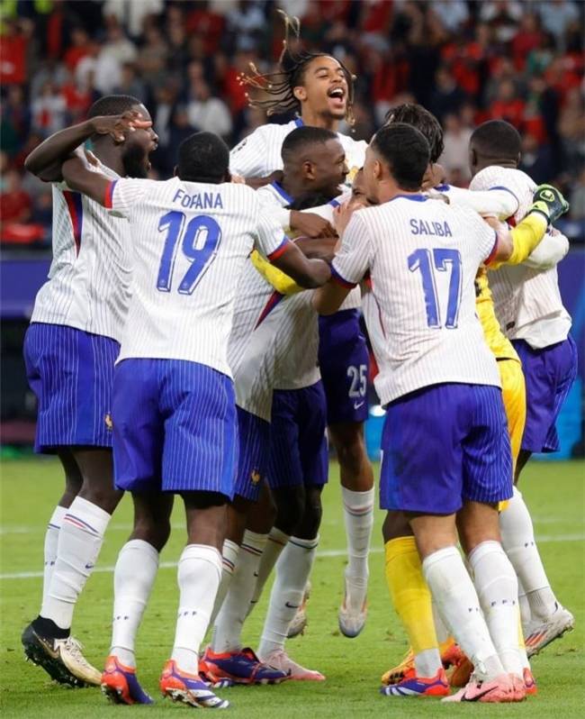 欧洲杯半决赛：胜负将在生死一决中揭晓，赛场火爆异常！的简单介绍