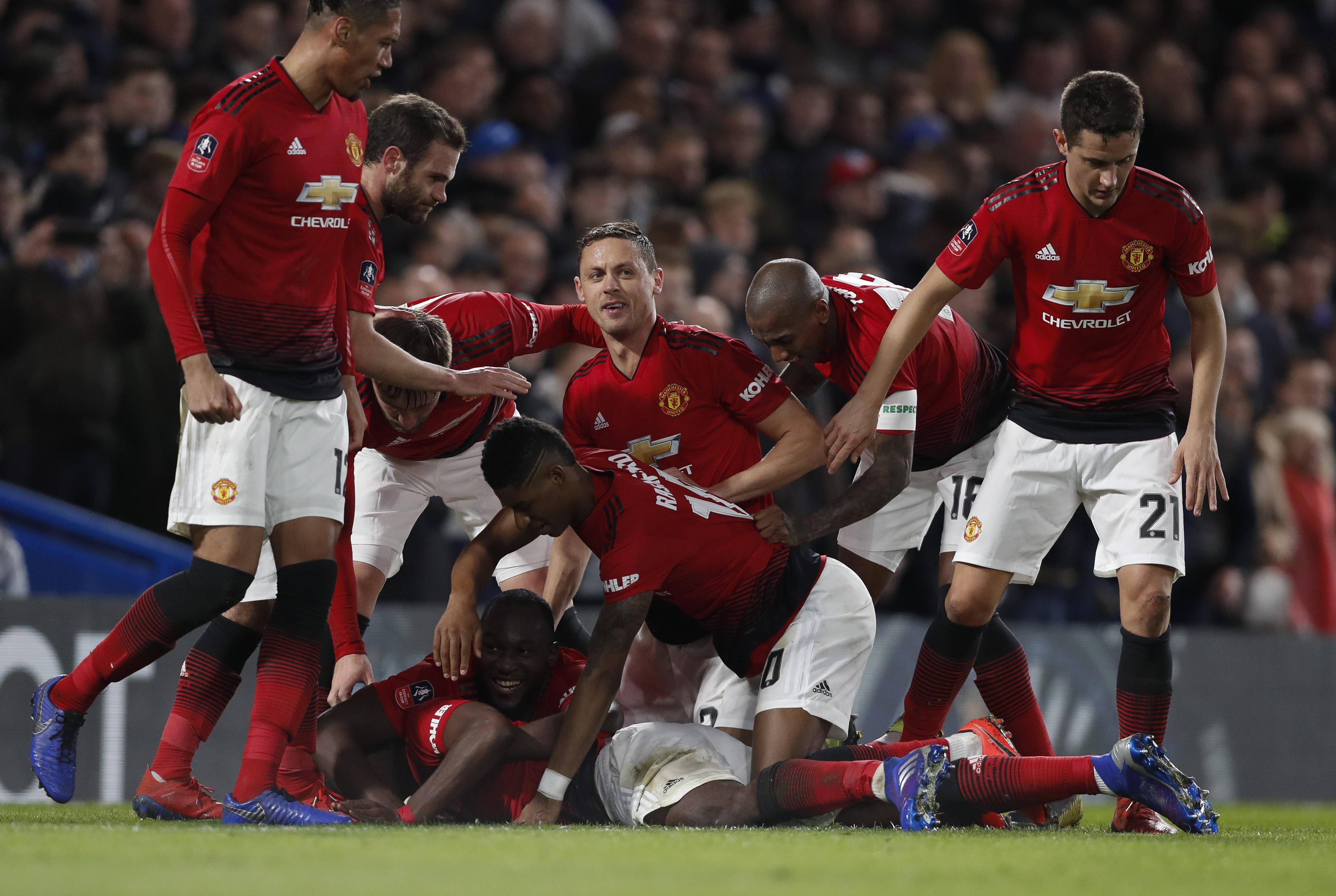 切尔西客场战平曼联,英超强强对话的简单介绍 切尔西客场战平曼联,英超强强对话的简单介绍