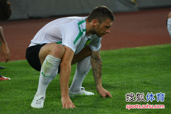 欧预赛举行热身赛集训,备战高潮 欧预赛举行热身赛集训,备战高潮