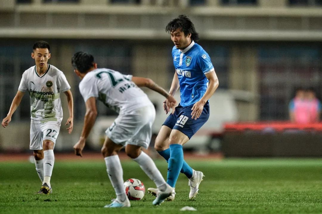 关于斗志昂扬球员表现出色，迎战强敌的信息