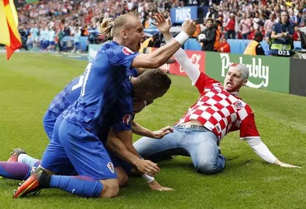 包含北爱尔兰队惜败克罗地亚,无缘十六强的词条 包含北爱尔兰队惜败克罗地亚,无缘十六强的词条