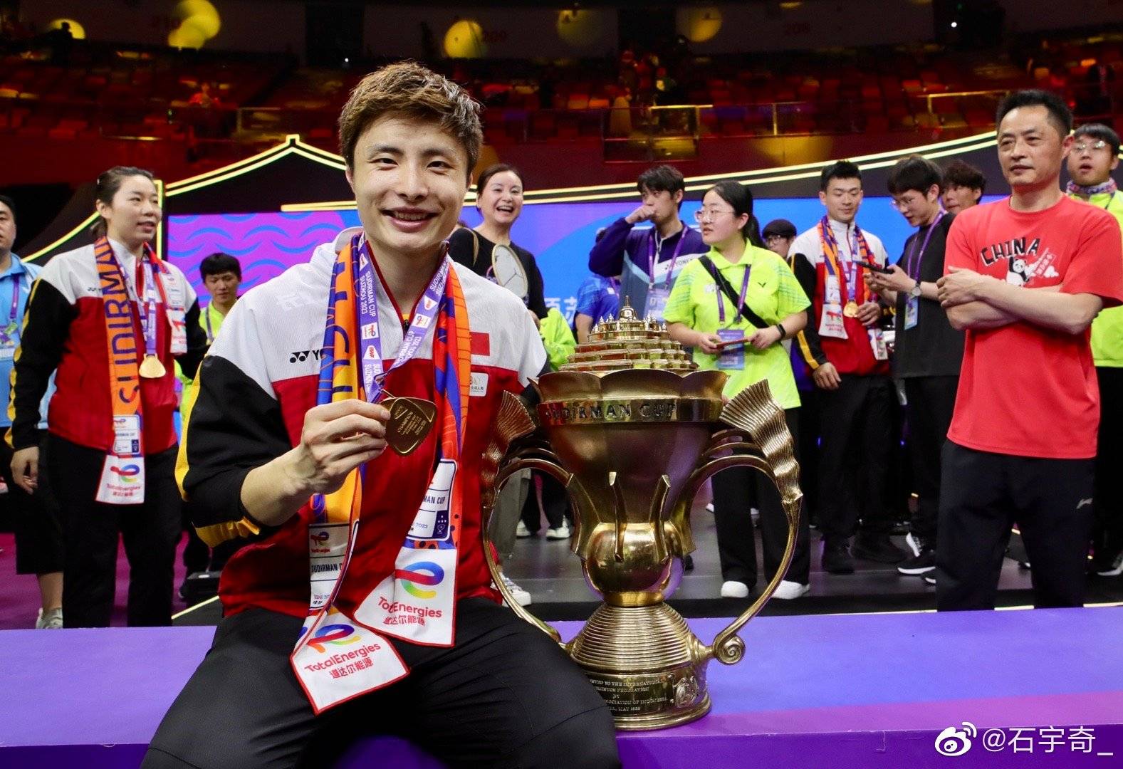 包含中国队轻取法国队，石宇奇扛起全队的词条