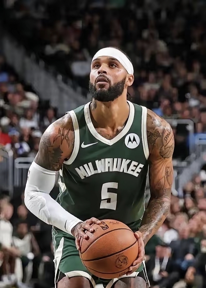 包含雄鹿主场逆转步行者，取得七连胜的词条