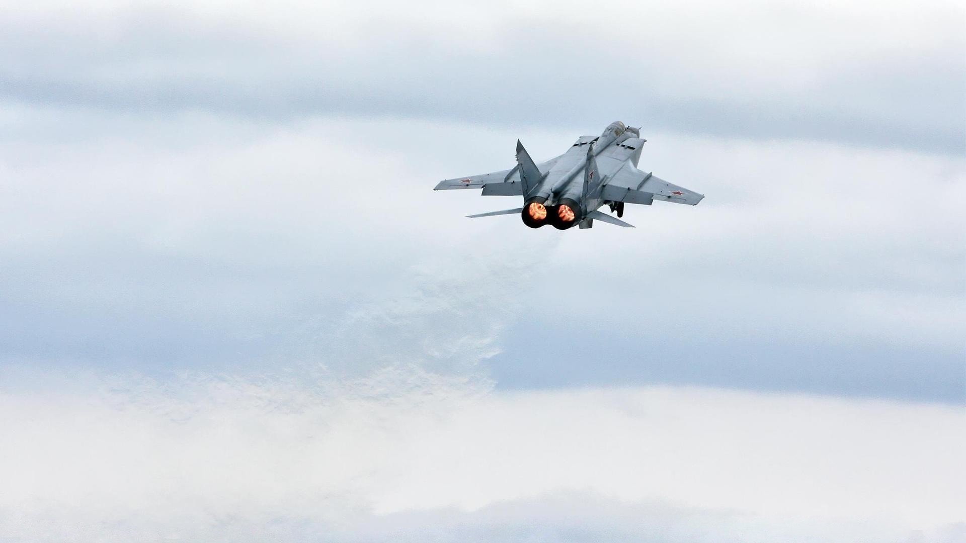 巴黎一波带走伊拉克，坎特成为关键先生，足球场上的战术革命与个人英雄主义